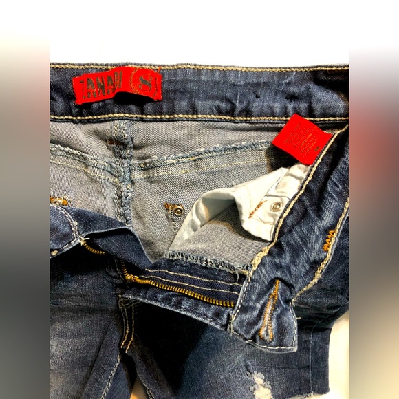 ZANADI vintage embellished/distressed dark wash shorts size 8 excellent cond - Picture 5 of 5